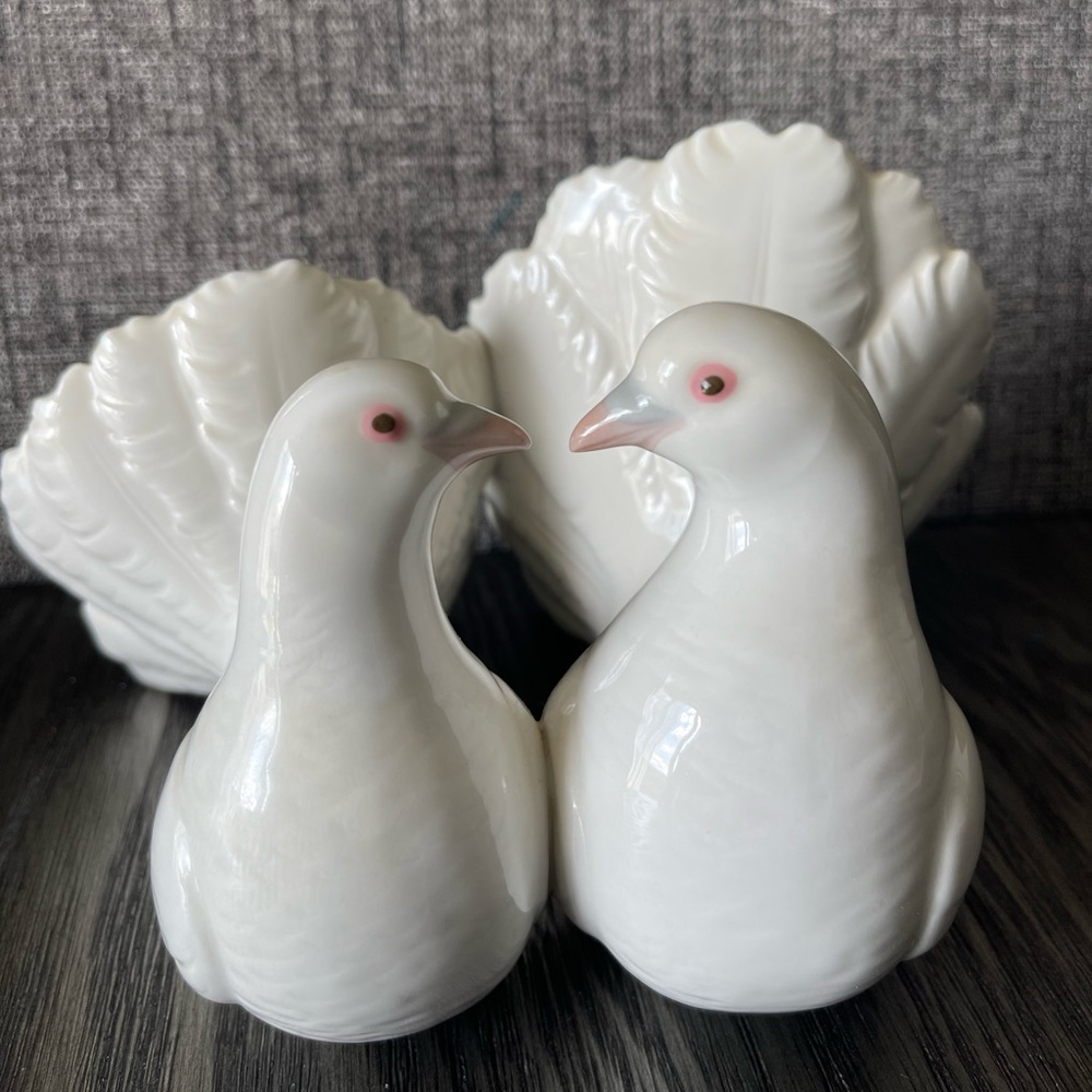 LLADRO “Kissing Doves” Collectable Figurine